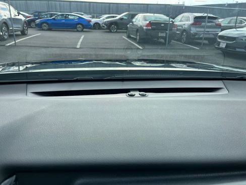 Used 2025 Toyota Camry SE image 18