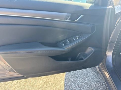 Used 2018 Honda Accord LX image 8