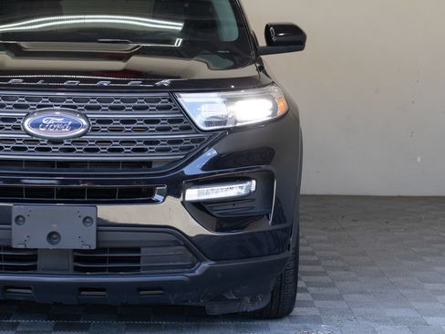 Used 2024 Ford Explorer XLT w/ Equipment Group 202A AWD/4WD image 6