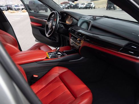 Used 2015 BMW X6 M image 21