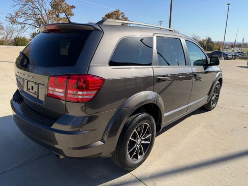 Used 2017 Dodge Journey SE w/ Flexible Seating Group image 9
