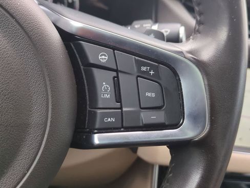 Used 2020 Jaguar XF Prestige image 25