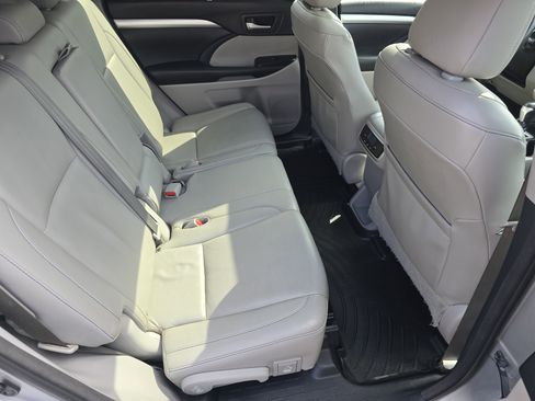 Used 2016 Toyota Highlander XLE image 23