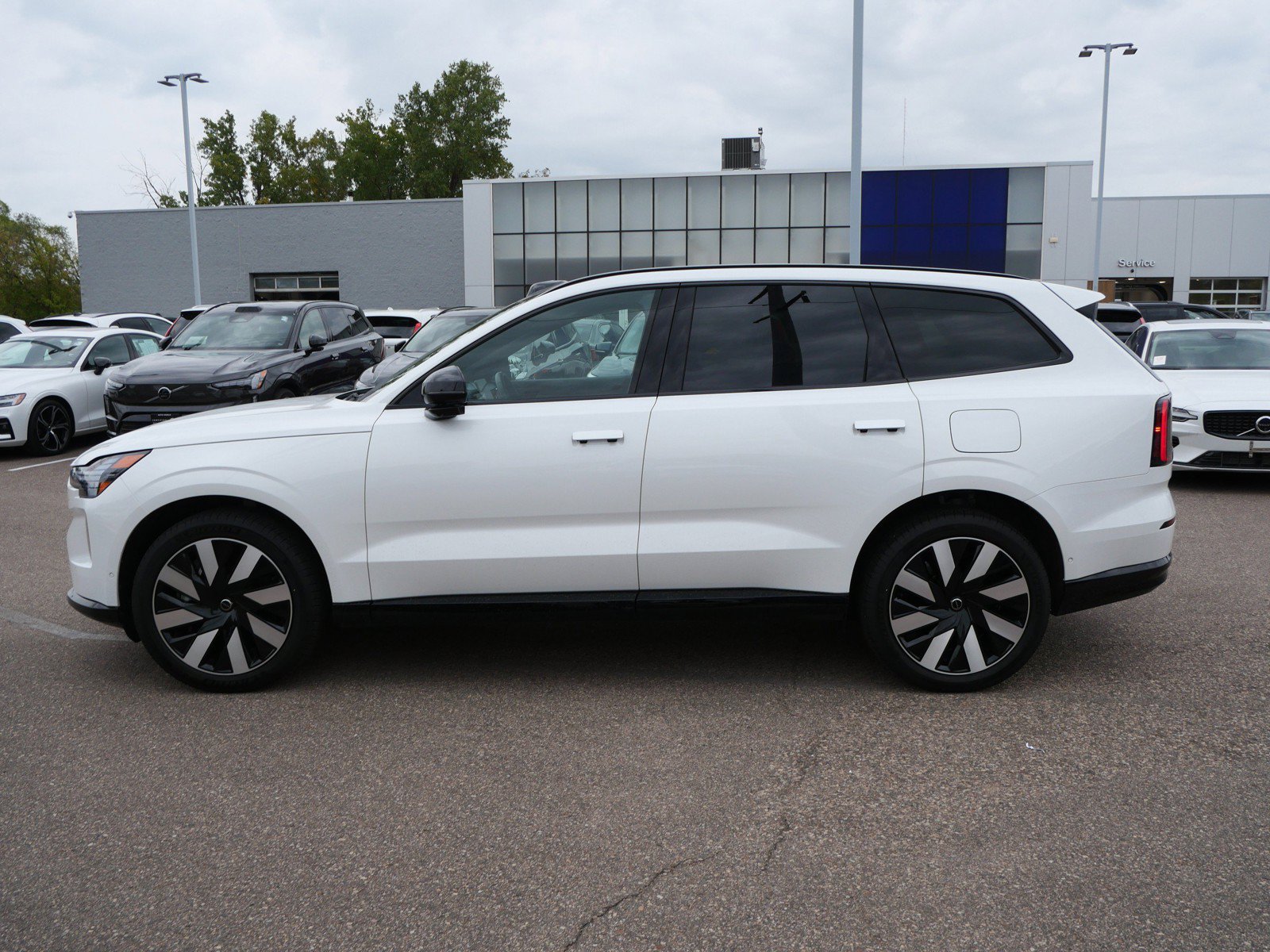Certified 2025 Volvo EX90 Plus AWD/4WD image 4