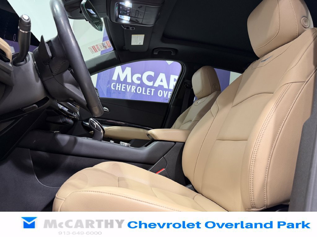 Used 2024 Cadillac XT4 Luxury w/ Cold Weather Package FWD image 25
