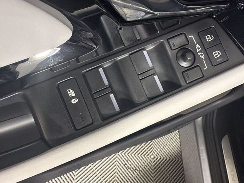 Used 2024 Land Rover Range Rover Evoque Dynamic SE AWD/4WD image 13