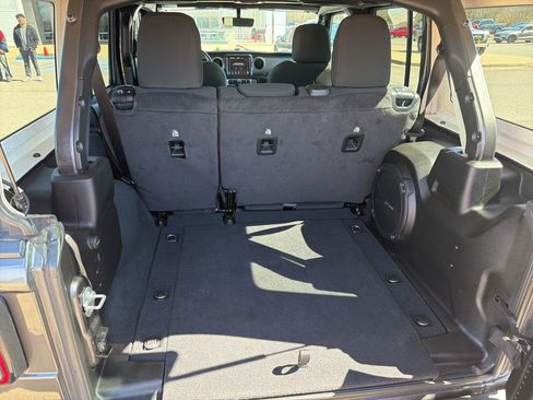 Used 2022 Jeep Wrangler Unlimited Willys image 17