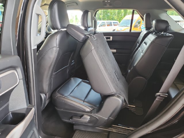 Used 2024 Ford Explorer XLT w/ Equipment Group 202A RWD image 21