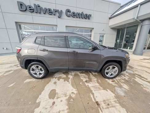 Used 2024 Jeep Compass Latitude image 4
