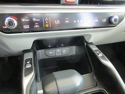 Used 2025 Kia Sorento S w/ Panoramic Sunroof Package FWD image 38