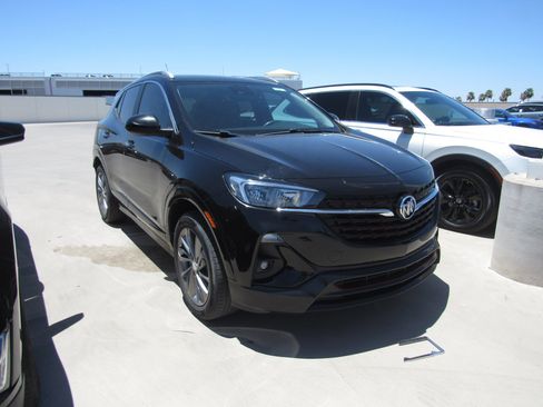 Used 2022 Buick Encore GX Select w/ Sport Touring Package FWD image 2