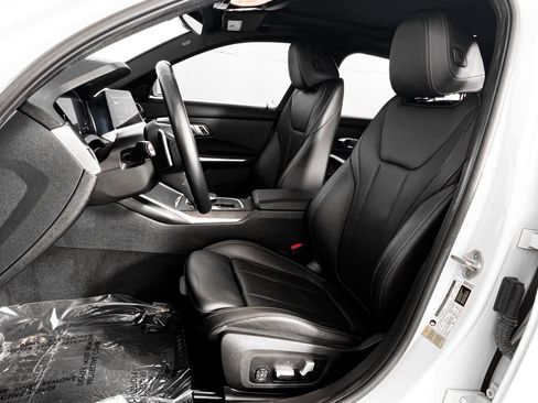 Used 2022 BMW 330i Sedan w/ Driving Assistance Package image 18