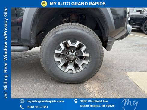 Used 2018 Toyota Tacoma TRD Off-Road AWD/4WD image 32