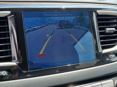 Used 2017 Chrysler Pacifica Touring FWD image 17
