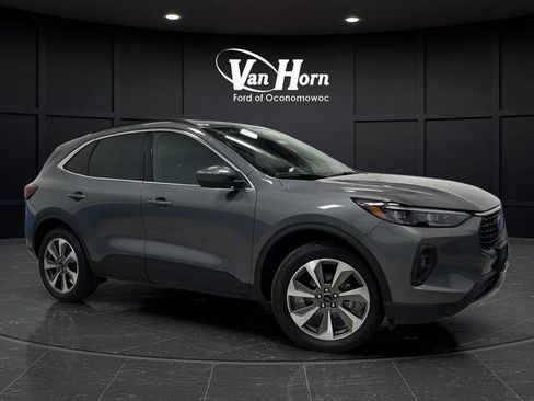 Used 2025 Ford Escape Platinum image 39