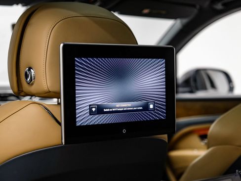 Used 2023 Bentley Bentayga Extended Wheelbase AWD/4WD image 85
