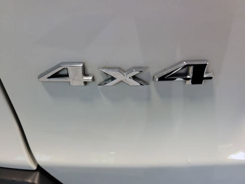Used 2019 Jeep Cherokee Latitude Plus w/ Comfort/Convenience Group AWD/4WD image 9