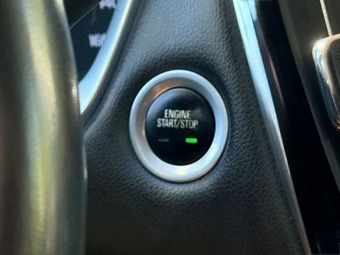 Used 2019 Chevrolet Traverse LT FWD image 12