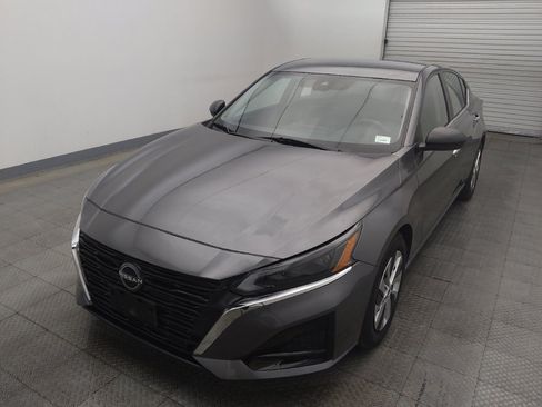 Used 2024 Nissan Altima 2.5 S FWD image 15