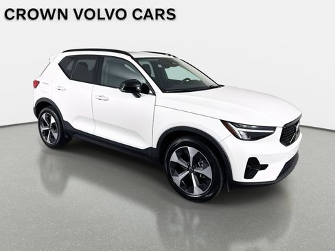 Used 2023 Volvo XC40 B5 Plus w/ Protection Package Premier image 4