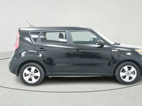 Used 2017 Kia Soul FWD image 2