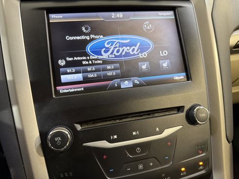 Used 2014 Ford Fusion SE w/ Equipment Group 202A FWD image 18