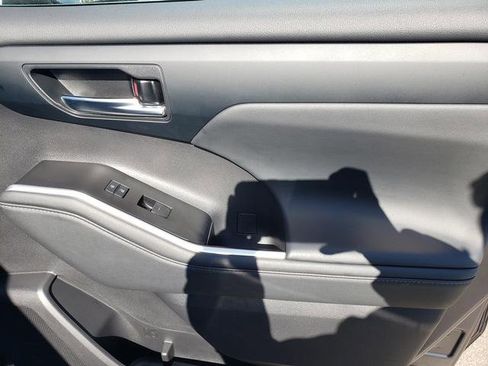 Used 2023 Toyota Highlander XLE image 19
