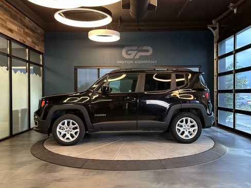 Used 2018 Jeep Renegade Latitude AWD/4WD image 6