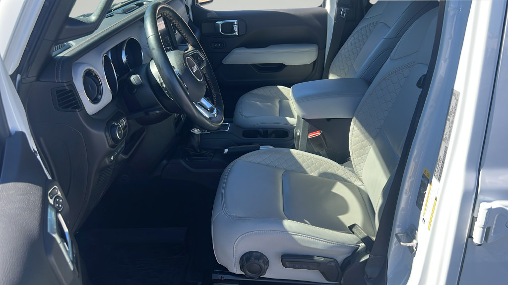Used 2021 Jeep Wrangler Unlimited Sahara AWD/4WD image 5