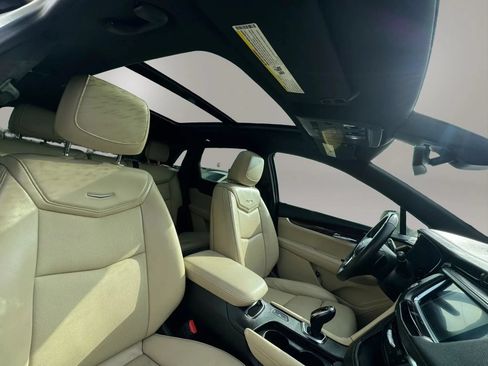 Used 2017 Cadillac XT5 Luxury w/ Driver Awareness Package FWD image 15