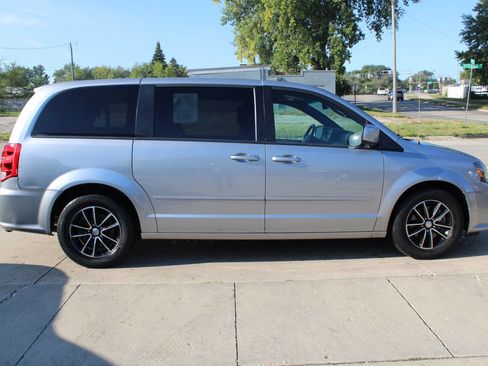 Used 2017 Dodge Grand Caravan GT image 4