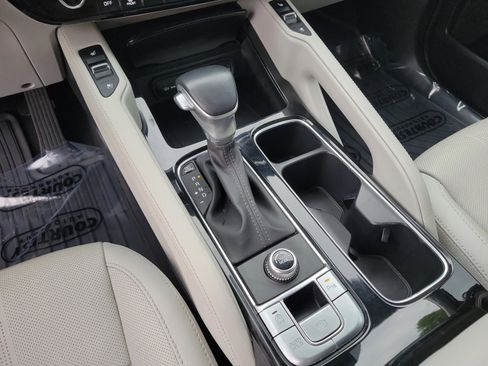 Certified 2024 Kia Telluride EX w/ EX Captain's Chair Package FWD image 24