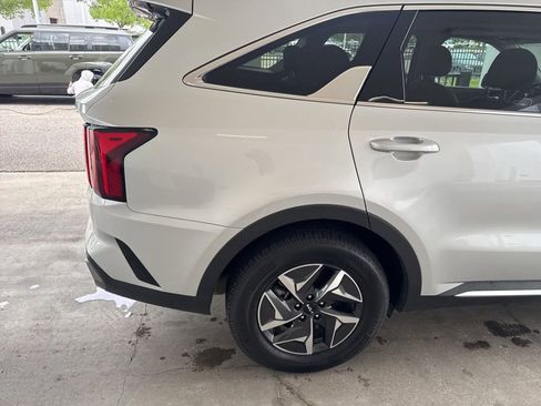 Used 2022 Kia Sorento S AWD/4WD image 16