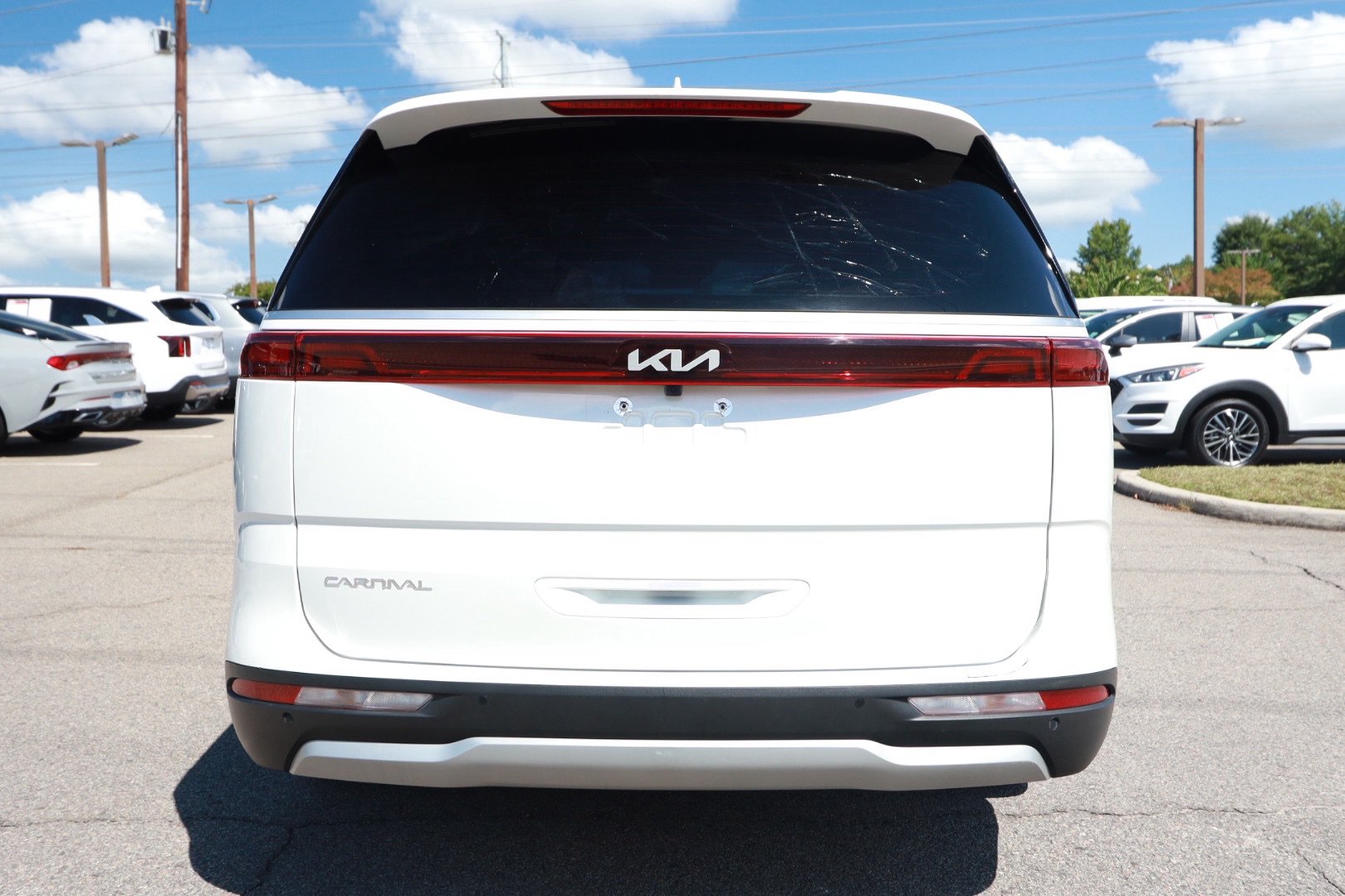 Used 2024 Kia Carnival LX FWD image 4