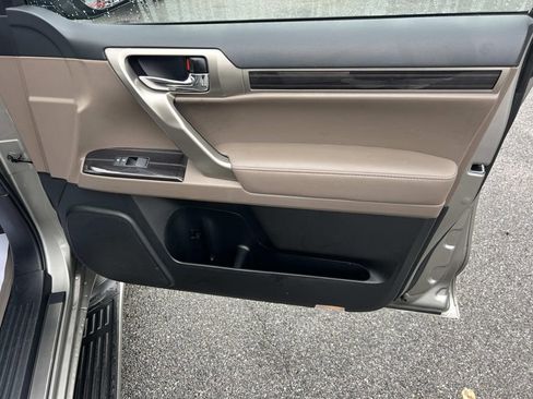 Used 2021 Lexus GX 460 Premium w/ Premium Package image 14