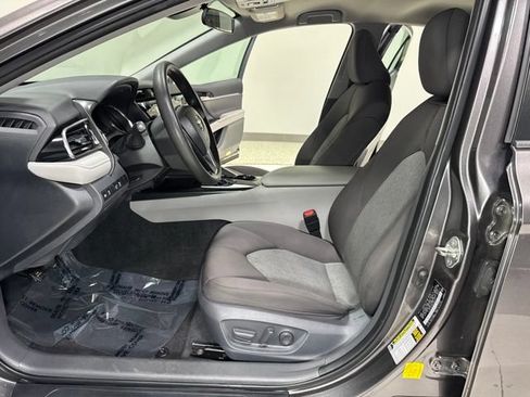 Used 2019 Toyota Camry LE FWD image 13
