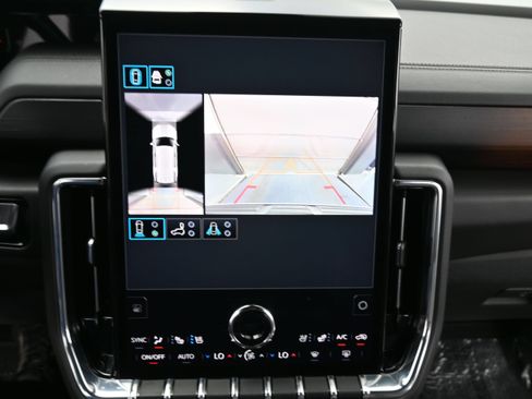 Used 2025 GMC Yukon Denali RWD image 19