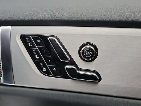 Certified 2026 Cadillac Vistiq Luxury image 22