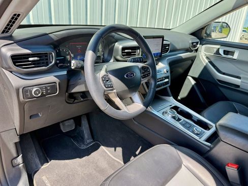 Used 2023 Ford Explorer XLT w/ Equipment Group 202A AWD/4WD image 10