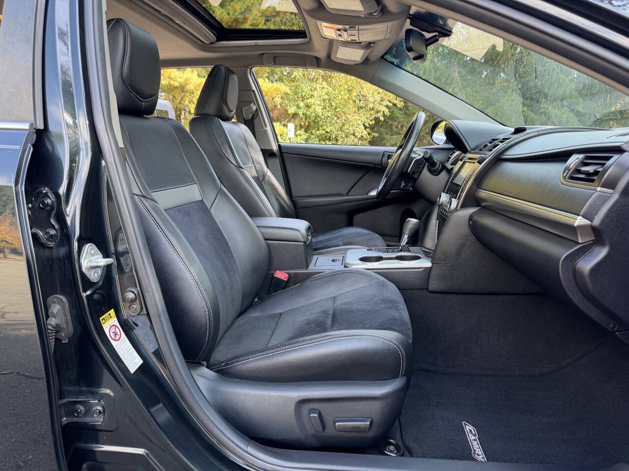 Used 2012 Toyota Camry SE w/ Leather Pkg FWD image 27