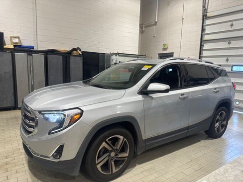 Used 2019 GMC Terrain SLT w/ Preferred Package FWD image 2
