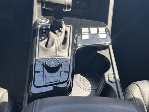 Used 2025 Kia Sportage SX image 34