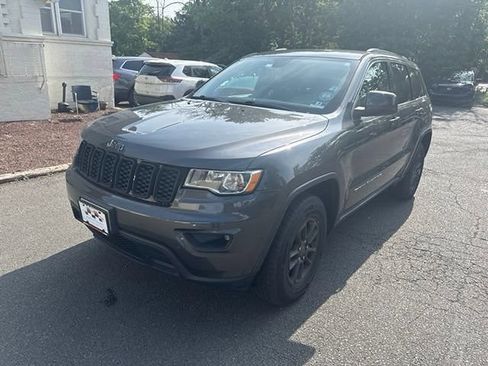 Used 2019 Jeep Grand Cherokee Laredo AWD/4WD image 2