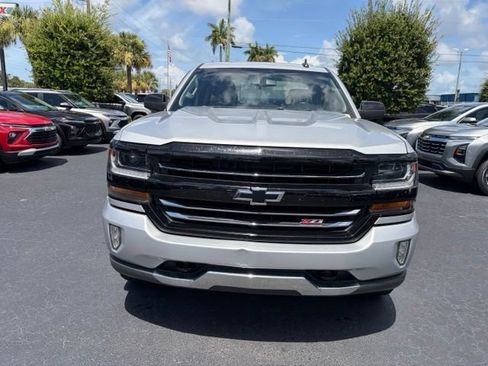 Used 2018 Chevrolet Silverado 1500 LT w/ Redline Edition AWD/4WD image 2