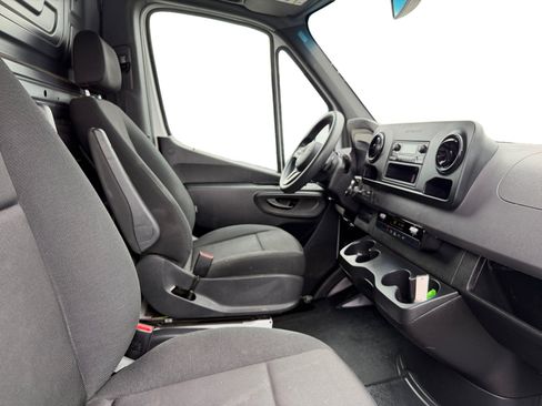 Used 2023 Mercedes-Benz Sprinter 2500 image 15