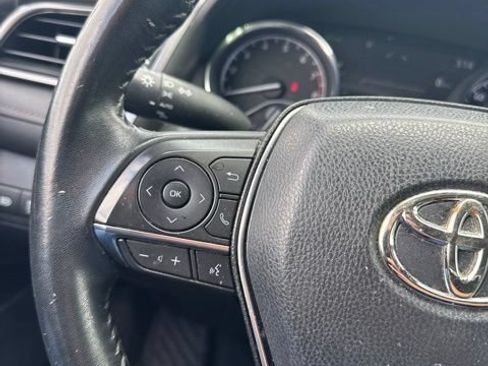Used 2019 Toyota Camry XLE w/ Navigation Package FWD image 18