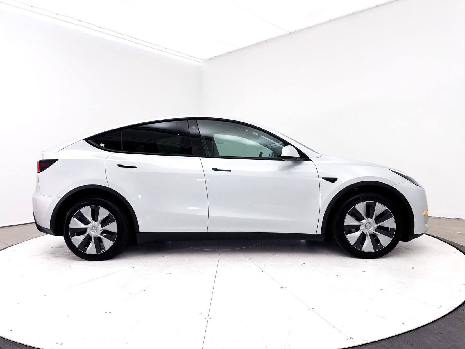 Used 2022 Tesla Model Y Long Range AWD/4WD image 41