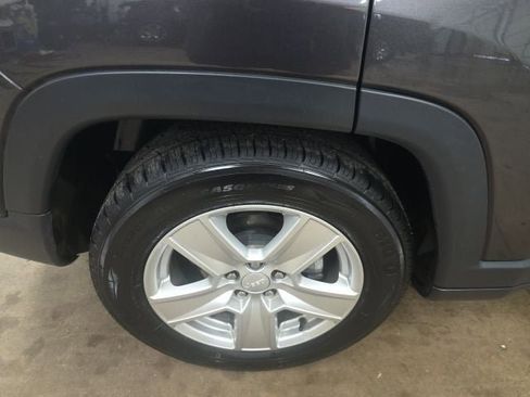 Used 2022 Jeep Compass Latitude w/ Convenience Group FWD image 9