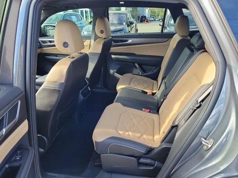Certified 2024 Volkswagen Atlas Cross Sport SE w/ Panoramic Sunroof Package FWD image 11