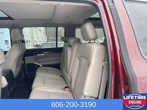 Used 2024 Jeep Wagoneer 4WD w/ Premium Group I image 15